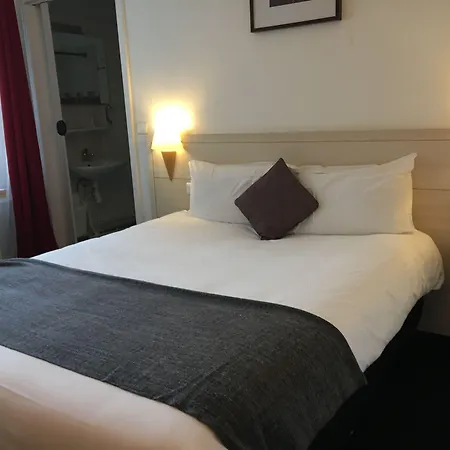 Vieille Tour מלון 2*