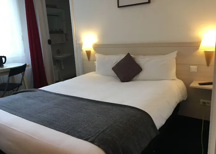 Vieille Tour Hotel 2*