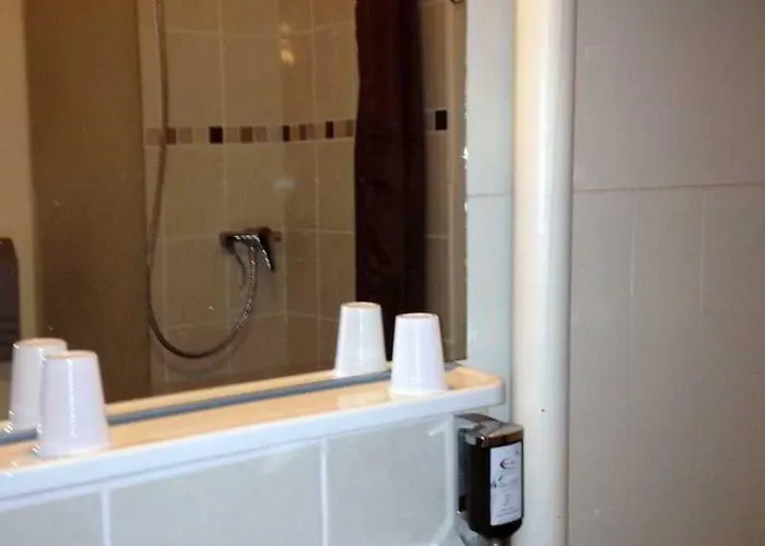 Hotel Vieille Tour 2*