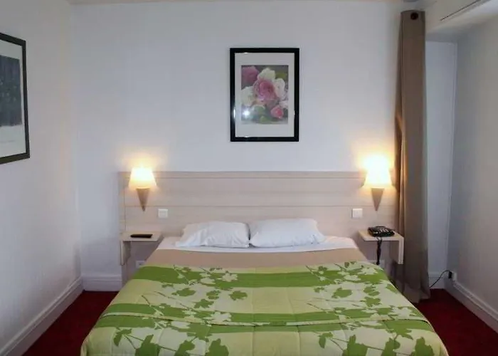 Vieille Tour Hotel 2*